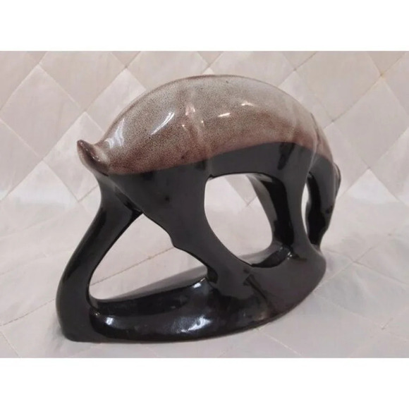 Elegant Glazed Porcelain Grazing Deer Fawn Sculpture with Asian Hallmark - Picture 4 of 9